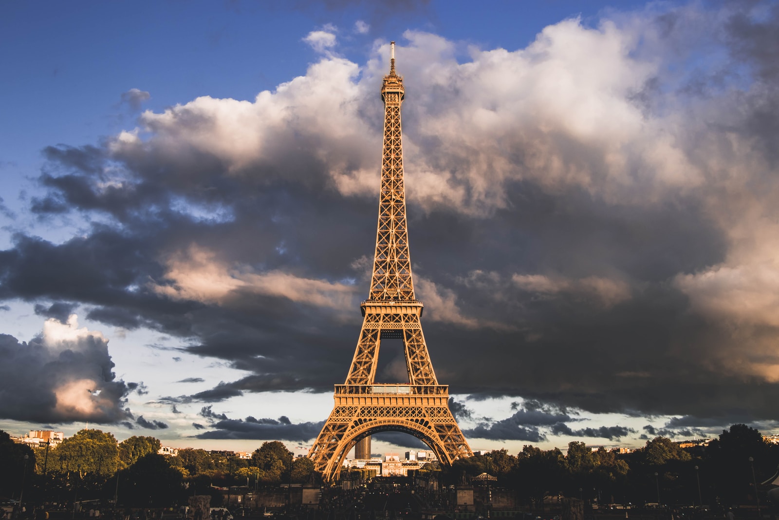 Photo by Alexis Minchella Eiffel tower, Paris